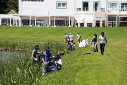 San Isidro: voluntarios recolectaron tres toneladas de basura de la costa del río