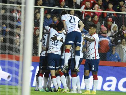 San Lorenzo empató en Santa Fe con Unión y se mantiene en zona de clasificación a la Copa Libertadores 