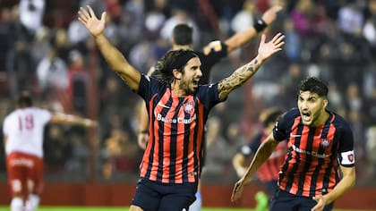 San Lorenzo golpeó cuando Huracán dominaba