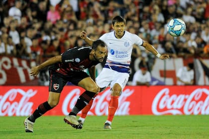 San Lorenzo jugando en el Parque Independencia, ante Newell's