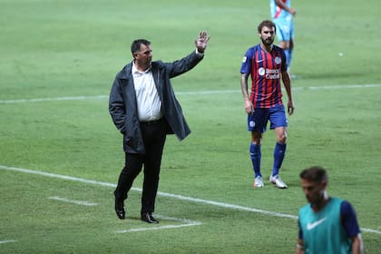 Dabove tuvo un debut exitoso al frente de San Lorenzo