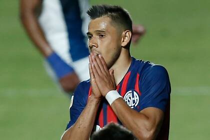 Ángel Romero, la figura azulgrana en los últimos tiempos, desperdició un penal en el desenlace del encuentro.