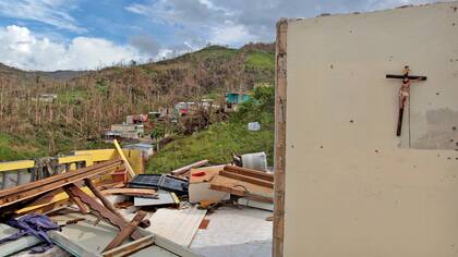 San Lorenzo,una casa destruida después de que el huracán María destruyera el puente de la ciudad y sus alrededores,