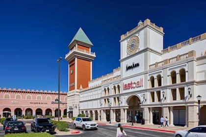 San Marcos Premium Outlets ofrece las mejores opciones para comprar ropa, calzado, accesorios y artículos para el hogar a precios rebajados