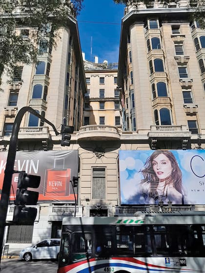 San Martín 1000 -ex Hotel Plaza- Arquitecto Alfred Zucker.