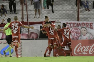 San Martín (T) sueña con la permanencia: venció 3-1 a Huracán, que no reacciona