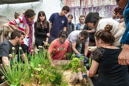 San Miguel, al costado de las vías del ferrocarril Urquiza