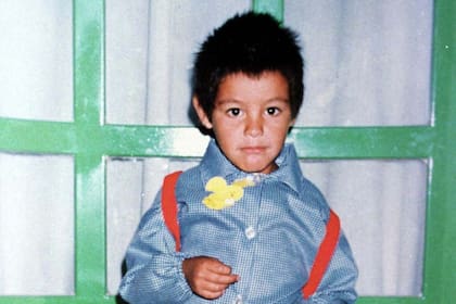 San Nicolás, Provincia de Buenos Aires, 20/03/98 - Cristian Quiroz, el niño de cinco años que ayer cayó accidentalmente en un pozo, siendo hasta el momento vanos los esfuerzos para rescatarlos