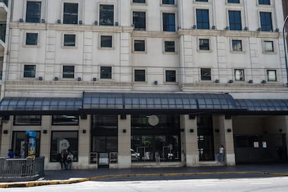 El Sanatorio Antártida, sobre la Avenida Rivadavia, en Caballito