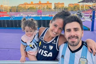 La jugadora que brilla en el Mundial y corre a abrazar a su hija luego de cada triunfo de las Leonas