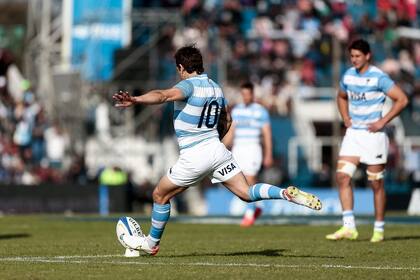 Sánchez patea a los palos en el Argentina vs. Escocia jugado en Jujuy el año pasado, el primer compromiso de la era de Michael Cheika y el último del tucumano en la formación inicial de los Pumas; ese día se lesionó a los 20 minutos.