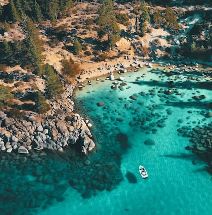 Sand Harbor destaca por su belleza natural para disfrutar de actividades al aire libre. Foto: Pexels