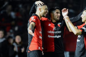 Ábila se las arregla para hacer goles y asistir, pero Colón no lo acompaña: así, no gana