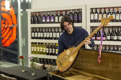 Pablo Ferraudi, hijo de Olga Garaventa, y responsable del bar temático del "Castillo de Sandro"