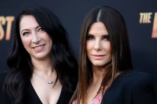Sandra Bullock advierte acerca de estafadores en Facebook que se hacen pasar por su hermana
