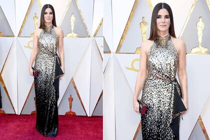 Sandra Bullock con un vestido con cuello halter de lentejuelas en plateado y negro de Louis Vuitton