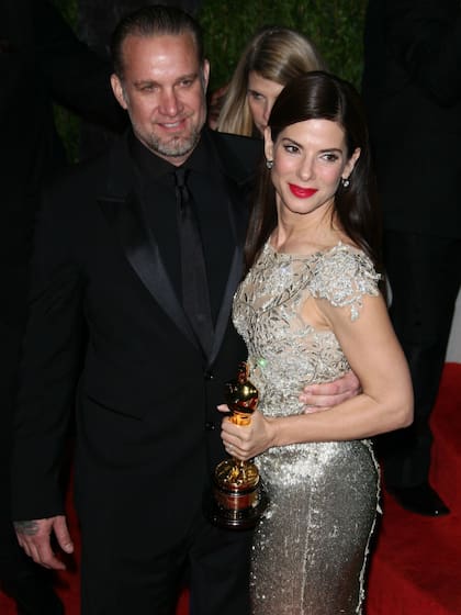 Sandra Bullock y Jesse James en 2010, luego de la ceremonia de los Oscar en la que triunfó la actriz; a los pocos días se separarían