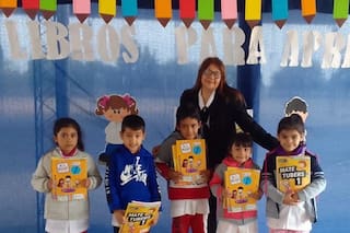 Nació a 120 km de la capital y 4 de la escuela, pero nunca abandonó y cumplió su sueño