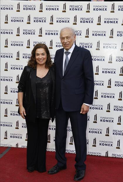 Sandra Mihanovich (presidenta del jurado) y Luis Ovsejevich (presidente de la Fundación Konex)