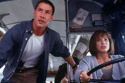 Sandra y Keanu, en plena acción en Speed (1994), su primera película juntas