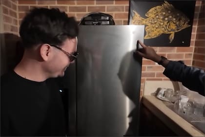 Sandro Castro, nieto de Fidel, cuenta con una heladera de la marca LG en su casa en Kohly, y otros equipos que consumen energía eléctrica