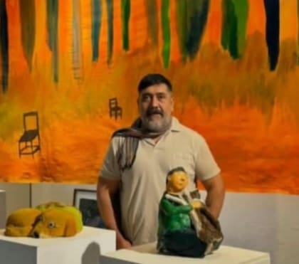 Sandro pereira es un escultor tucumano que ha expuesto sus obras en varias galerías de arte y museos