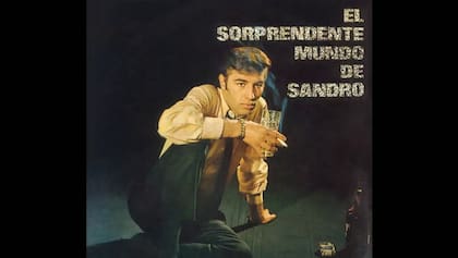 Sandro se convirtió en ídolo de la canción latina cuando comenzó a cantar música melódica