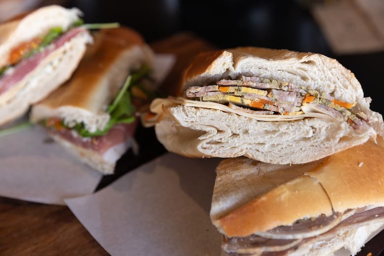 Historias que unen tradición y creatividad: del sándwich rutero al menú gourmet