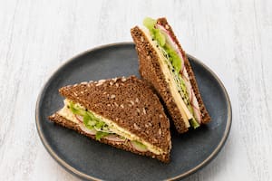 Sándwich integral de hummus