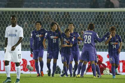 Sanfrecce festeja la apertura del marcador