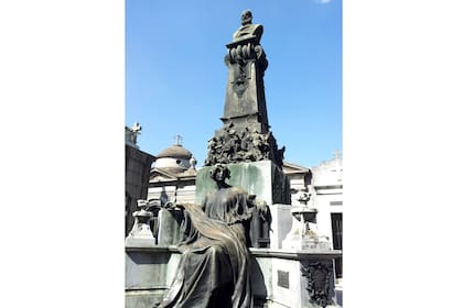 El sepulcro de Francisco Javier Muñiz, en el cementerio de la Recoleta