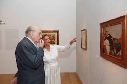 Sanguinetti recorrió la muestra de Barradas junto a Teresa Bulgheroni, presidenta de Fundación Malba 