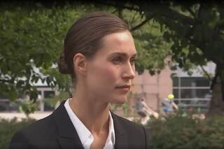 Una nueva foto compromete a Sanna Marin: muestra a dos mujeres en topless besándose en la residencia oficial