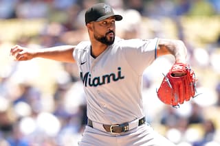 Sanoja conecta sencillo con dos outs y los Marlins vencen 3-2 a los Dodgers