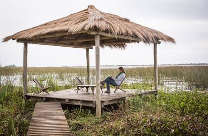 Santa Ana del Iberá tiene un deck sobre la laguna