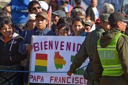 Una multitud se acercó a las calles para ver a Francisco