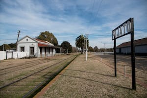 Santa Fe: dos empleados municipales recibieron una descarga eléctrica cuando colocaban un poste de alumbrado y murieron