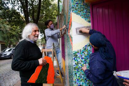 Santa María se encuentra en proceso de pasar a venecita los 40 murales de Pasaje Lanín; va por el 30% y busca voluntarios para completar la tarea