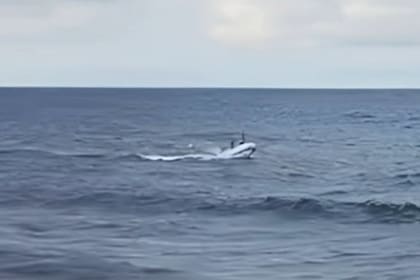 Un hombre es intensamente buscado desde la tarde de este martes en Santa Teresita, Partido de la Costa, tras ingresar al agua y ser arrastrado mar adentro