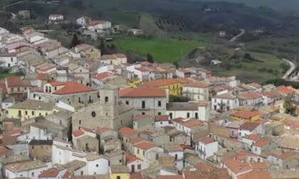 Sant'Elia a Pianisi es un pequeño pueblo que ofrece residencia a cambio de la compra del inmueble (Foto :YouTube @telemolise)
