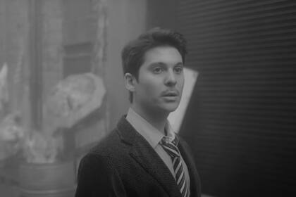 Santi Celli estrenó "El juego del amor", tema que quedó fuera de su disco atte.Celli y que ahora lanza como single junto a la "China" Suárez