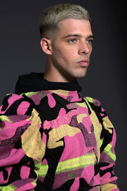 Santi Maratea pasó de hacer publicidad no tradicional con alfajores en los quioscos de su barrio a ser conocido en los medios por sus acciones solidarias.