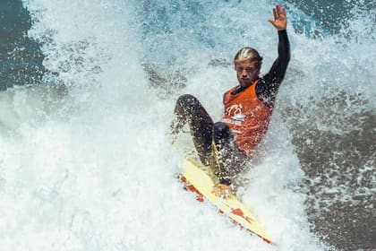 Santi Muñiz, el mejor surfista argentino, no se quiso perder el evento mientras realiza la pretemporada para competir en el circuito mundial