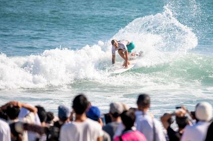 Santiago Muñiz en la ola. Sumó un gran puntaje en la final: 14.63 puntos.