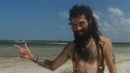 Santiago Maldonado vive en El Bolsón; su familia denuncia que se lo llevaron agentes de Gendarmería durante una manifestación mapuche