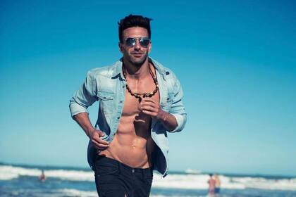 "Sé que por muchos trabajos me llamaban por el cuerpo pero intento ampliar el abanico y que no siempre me llamen por el lomo", afirma Santiago Caamaño