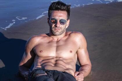 "Siempre fui muy solitario pero me llegó el amor cuando menos imaginé, con quién menos imaginé y donde menos imaginé", afirma Caamaño