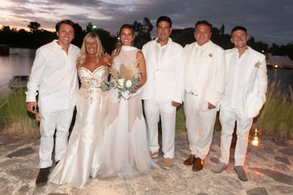 Santiago Arceri, Marisa Risoleo, los recién casados, Aníbal y Franco Arceri.