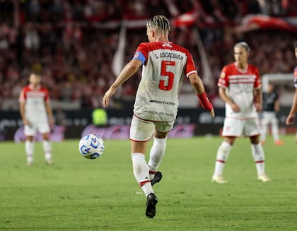 Santiago Ascacibar, capitán de Estudiantes de La Plata: la figura de la cancha en el triunfo ante Unión por 3-1