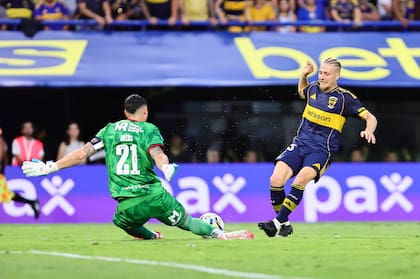 Santiago Ascacibar debutó en Boca con buena presencia y despliegue